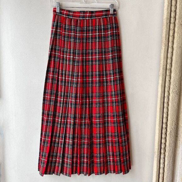 Vintage 1970s Red Plaid Wool Tartan Wrap Skirt with Button Detail, Size M - Picture 5 of 13